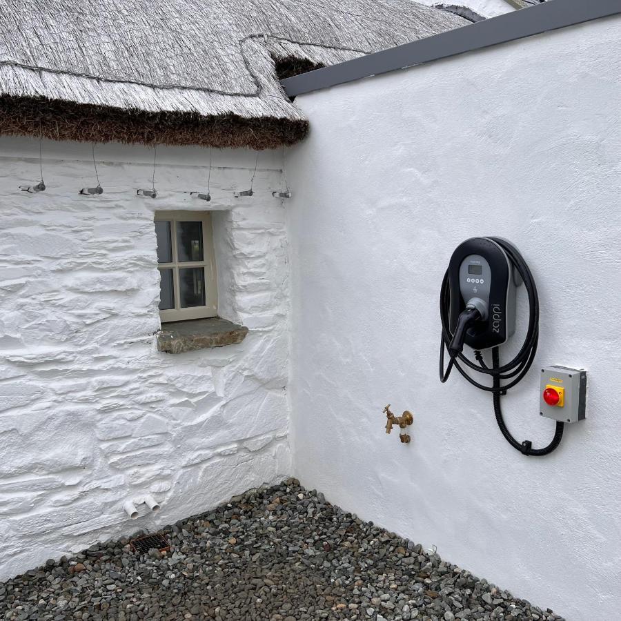 Secluded Thatched Cottage, Near Beaches & Hill Walking Rashenny Exteriör bild